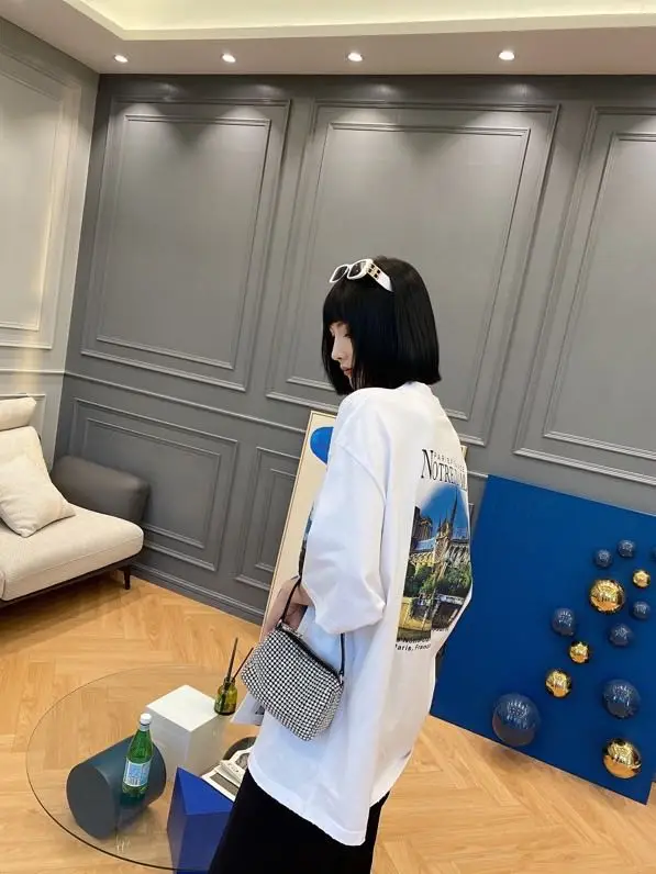 Модные женские Топы И Футболки ZK01581 2021 Подиумные роскошные известные брендовые европейские дизайнерские стильные футболки для вечерние же... 
Модные женские Топы И Футболки ZK01581 2021 Подиумные роскошные известные брендовые европейские дизайнерские стильные футболки для вечерние же...