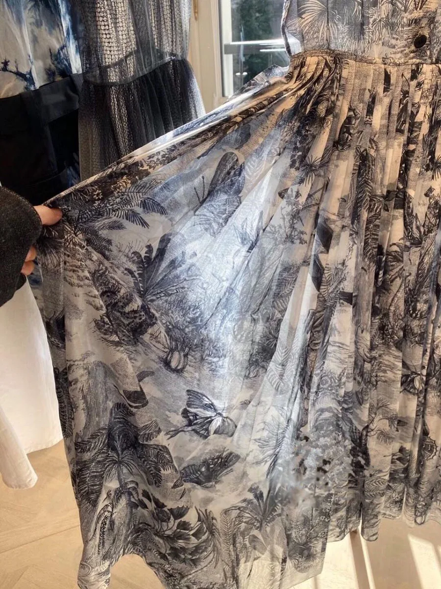 Big name, heavy craftsmanship, metal belt, 3D printing, ladies, pleated dress 2020New women's clothing, summer, big swing, dress
Big name, heavy craftsmanship, metal belt, 3D printing, ladies, pleated dress 2020New women's clothing, summer, big swing, dress