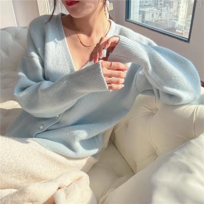 2021 New Knit Cardigan Sweater V-Neck Solid Harajuku Elegant Vintage Sweaters For Women Fashion Long Sleeve Blouses Y2k Clothes
2021 New Knit Cardigan Sweater V-Neck Solid Harajuku Elegant Vintage Sweaters For Women Fashion Long Sleeve Blouses Y2k Clothes