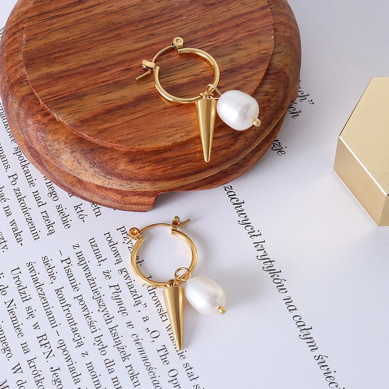ZJ Street Style Irregular Natural Freshwater Pearls Pointed Cone Charms Splicing Huggie Hoops Earrings Stainless Steel Jewelry
ZJ Street Style Irregular Natural Freshwater Pearls Pointed Cone Charms Splicing Huggie Hoops Earrings Stainless Steel Jewelry