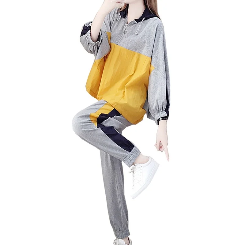 Fashion casual tracksuit for women 2020 new woman cloth stitching loose Korean version was thin foreign style two piece set
Fashion casual tracksuit for women 2020 new woman cloth stitching loose Korean version was thin foreign style two piece set