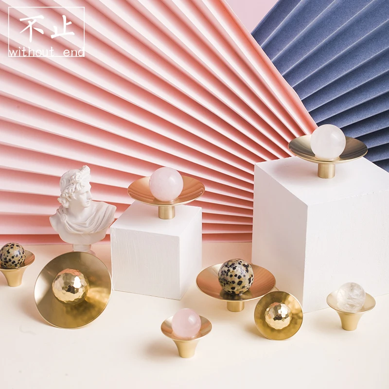 UNIQUE Crystal Hammer Pure Brass Nordic Simple Cabinet Wardrobe Gold Furniture Cabinet Door Handle Crystal Handle
UNIQUE Crystal Hammer Pure Brass Nordic Simple Cabinet Wardrobe Gold Furniture Cabinet Door Handle Crystal Handle