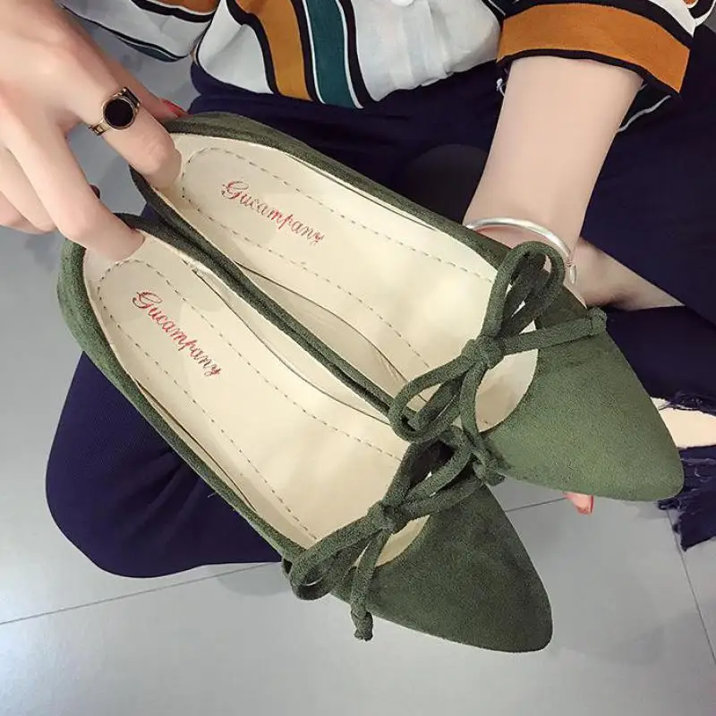 Женские мокасины на плоской подошве, с острым носком
Женские мокасины на плоской подошве, с острым носком