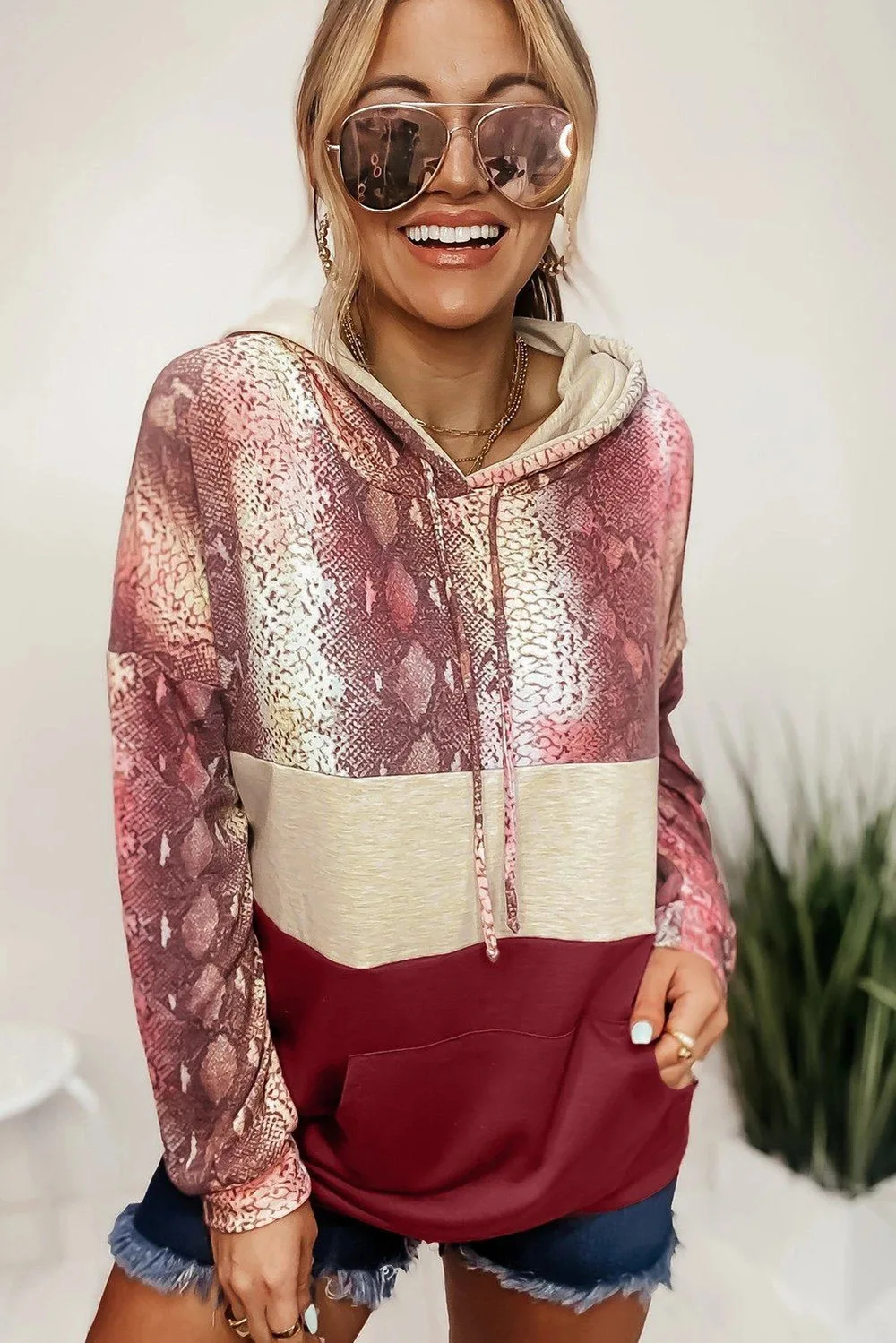 Осенняя 2021 кашемировая Женская толстовка в стиле пэчворк под змеиную кожу 
Осенняя 2021 кашемировая Женская толстовка в стиле пэчворк под змеиную кожу