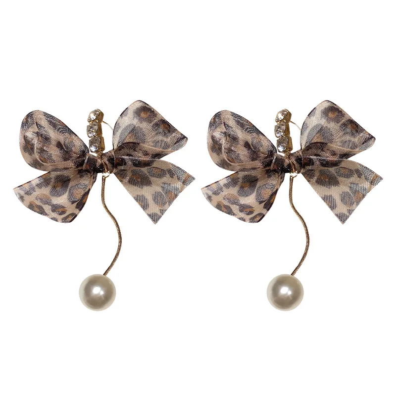 Vintage Fashion Leopard Bow-knot Charm Drop Earrings Ladies Temperament Imitation Pearl Long Dangle Earrings Jewelry For Women
Vintage Fashion Leopard Bow-knot Charm Drop Earrings Ladies Temperament Imitation Pearl Long Dangle Earrings Jewelry For Women