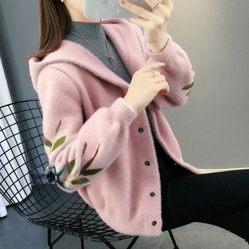 2020 Women Autumn Winter Faux Mink Fur Coat Warm Short Coat Long Sleeve Hooded Female Embroidery Knitted Sweater Cardigans L355
2020 Women Autumn Winter Faux Mink Fur Coat Warm Short Coat Long Sleeve Hooded Female Embroidery Knitted Sweater Cardigans L355