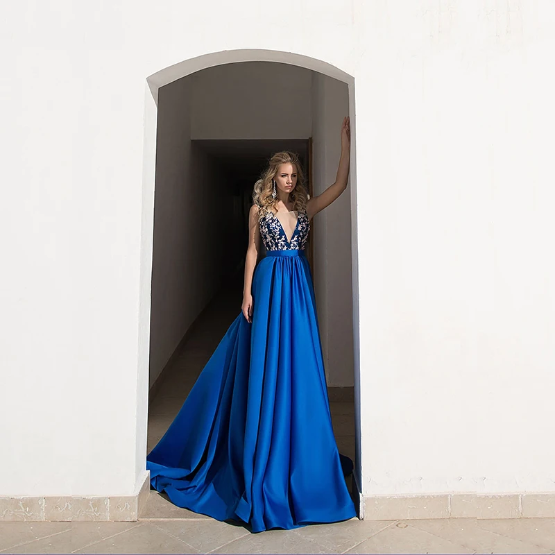 2021 Hot Sale Elegant Blue Evening Gowns Long Sleeveless Illusion Jewel Neck Back Out Wedding Party Dresses Embroidery
2021 Hot Sale Elegant Blue Evening Gowns Long Sleeveless Illusion Jewel Neck Back Out Wedding Party Dresses Embroidery