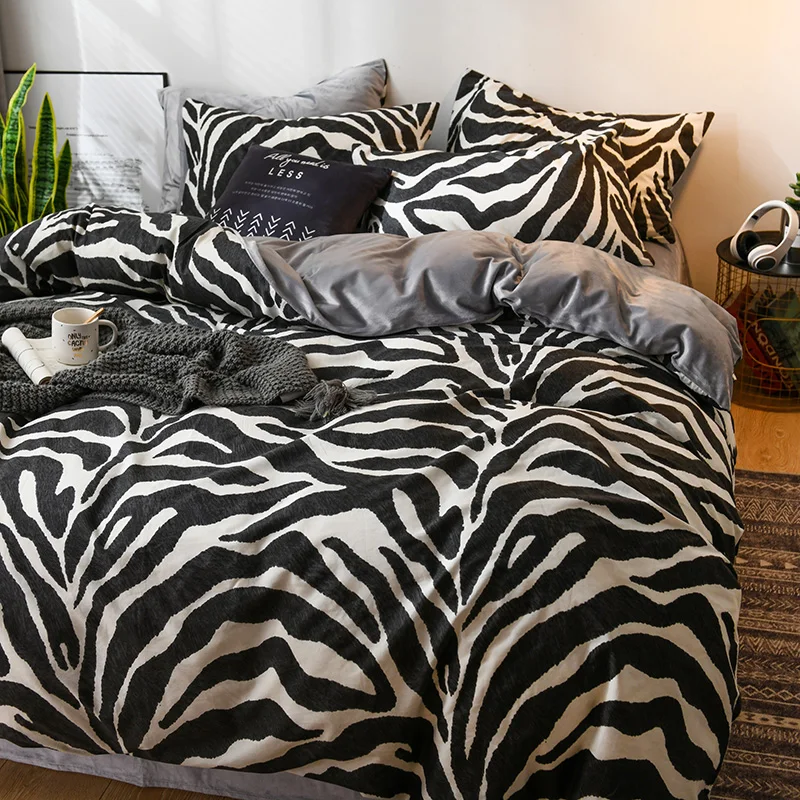 Four-piece set of crystal coral velvet bed, pure cotton winter milk velvet bed linen and duvet cover black and white bedding set
Four-piece set of crystal coral velvet bed, pure cotton winter milk velvet bed linen and duvet cover black and white bedding set