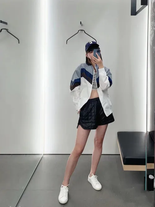 Early spring 2021 new print pattern assault coat zipper jacket jacket jacket Fresh color, younger girl style, fashionable and a
Early spring 2021 new print pattern assault coat zipper jacket jacket jacket Fresh color, younger girl style, fashionable and a