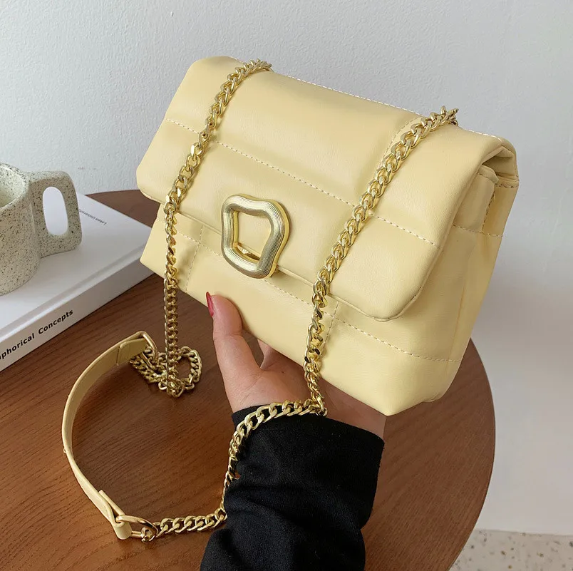 European and American Small Square Bag Messenger Chain Bag Western Style Simple Ladies Shoulder Bag 2021 New Small Fresh Bag
European and American Small Square Bag Messenger Chain Bag Western Style Simple Ladies Shoulder Bag 2021 New Small Fresh Bag