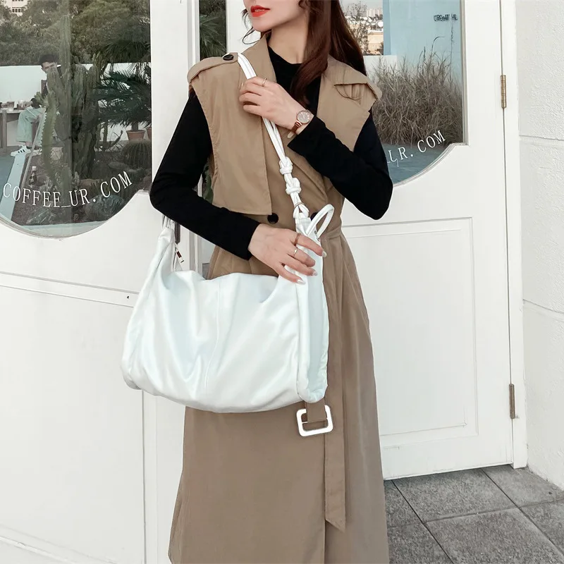 New Fashion Shoulder Bag for Women Large Capacity Travel Tote Bag Luxury Casual Messenger Handbag
New Fashion Shoulder Bag for Women Large Capacity Travel Tote Bag Luxury Casual Messenger Handbag