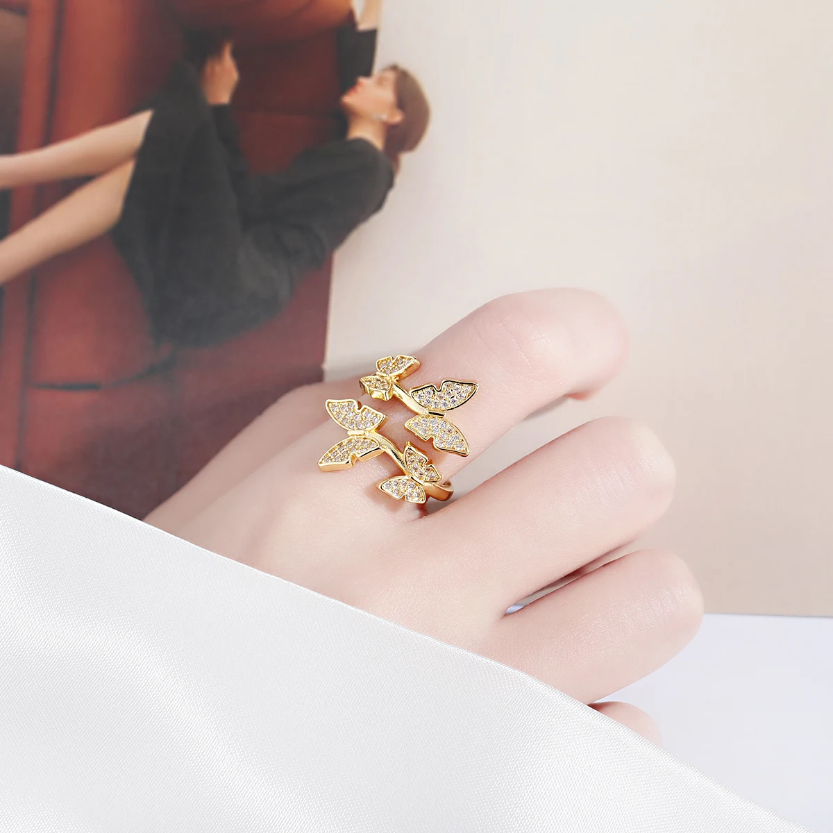 High-Grade Copper Inlaid Zircon Butterfly Ring New Design Fashion Jewelry Opening Luxury Shiny Cocktail Party Ring For Women
High-Grade Copper Inlaid Zircon Butterfly Ring New Design Fashion Jewelry Opening Luxury Shiny Cocktail Party Ring For Women