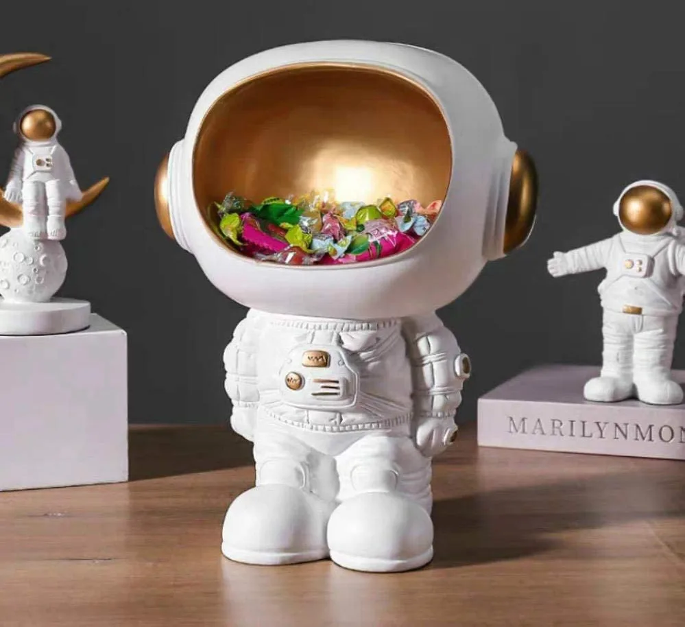 Nordic Astronaut Statue Key Storage Creative Living Room Desktop Organizer Home Decoration
Nordic Astronaut Statue Key Storage Creative Living Room Desktop Organizer Home Decoration