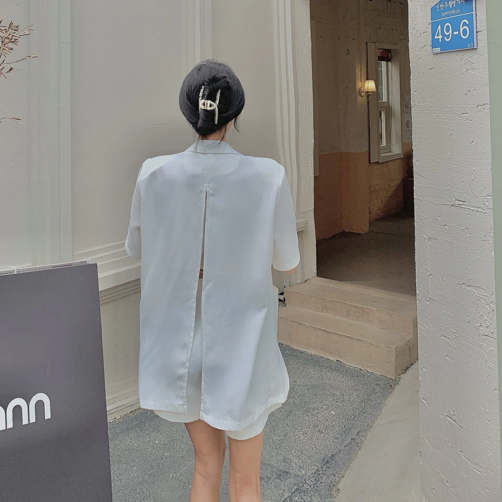 2021 Summer Elegant Pants Suit Solid Color Notched Collar Short Sleeve Blazer + Casual Shorts for Women Two-piece Sets Female
2021 Summer Elegant Pants Suit Solid Color Notched Collar Short Sleeve Blazer + Casual Shorts for Women Two-piece Sets Female