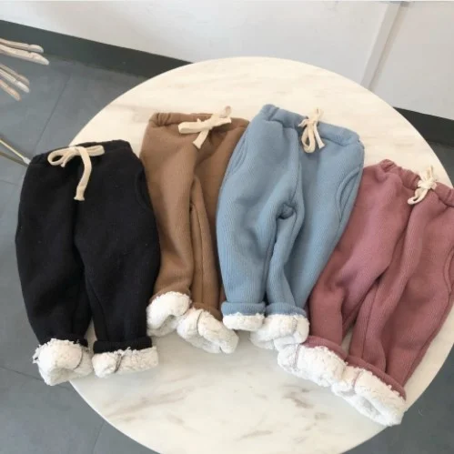 Осень-зима 2020, детские брюки, Корейская версия, утепленные брюки для девочек с глубоким ворсом и ягненком, одежда для маленьких девочек
Осень-зима 2020, детские брюки, Корейская версия, утепленные брюки для девочек с глубоким ворсом и ягненком, одежда для маленьких девочек