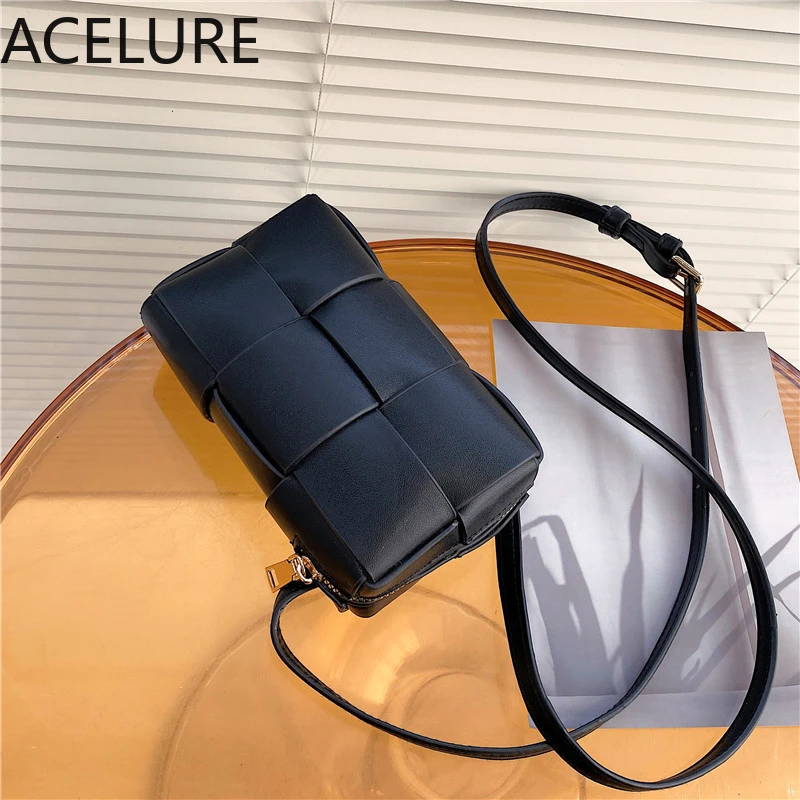 ACELURE 2021 Summer New Fashion Woven PU Leather Shoulder Messenger Bag Simple Solid Color Chest Bag Female Mobile Phone Bags
ACELURE 2021 Summer New Fashion Woven PU Leather Shoulder Messenger Bag Simple Solid Color Chest Bag Female Mobile Phone Bags