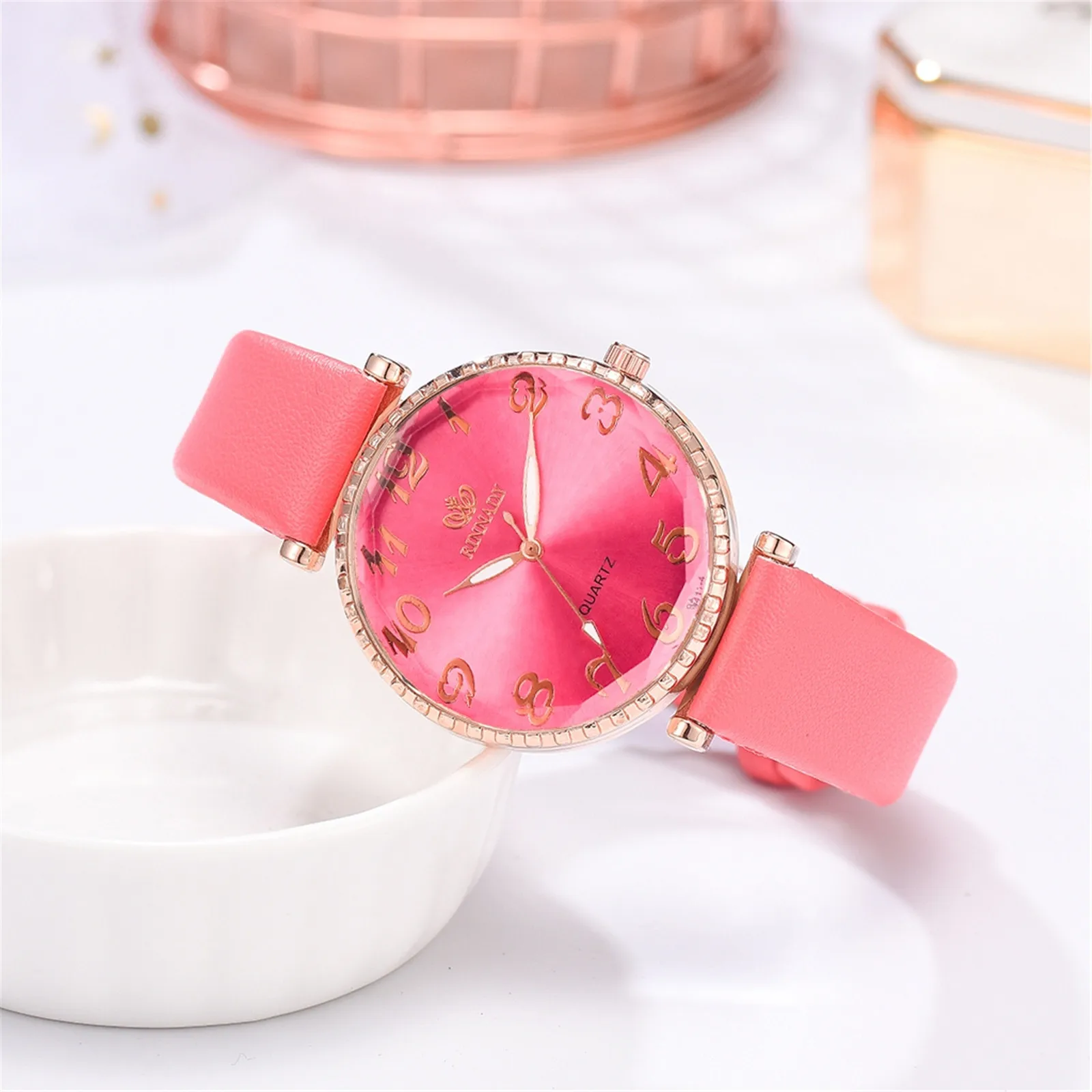 2021 Low-key Luxury Watch Quartz Occident Fashion Clothing Jewelry Alloy Round Quartz Ladies Watch Also A Great Gift For Family
2021 Low-key Luxury Watch Quartz Occident Fashion Clothing Jewelry Alloy Round Quartz Ladies Watch Also A Great Gift For Family