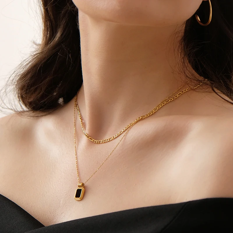 

INS niche easy to match simple double layer black and white mother-of-pearl pendant necklace short clavicle chain does not fade