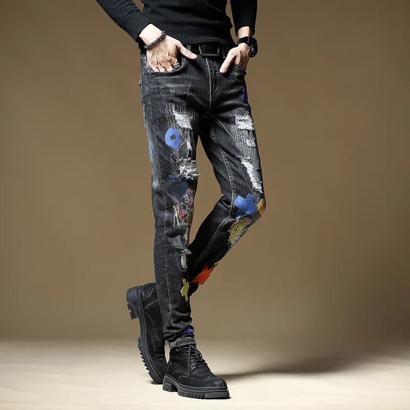 Korean Fashion Men's Jeans Embroidery Patch Designer Ripped Jeans Stretch Pencil Pants Streetwear Elastic Hip Hop Men Jeans 
Korean Fashion Men's Jeans Embroidery Patch Designer Ripped Jeans Stretch Pencil Pants Streetwear Elastic Hip Hop Men Jeans