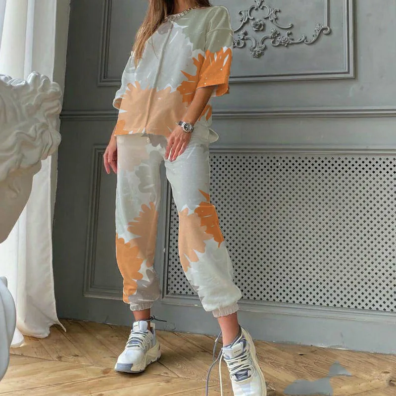 Elegant Women Printed Loungewear 2 Piece Set Mid-Sleeve Long Trouser Loose Ladies Tracksuit 2021 Casual Street Sporty Female Set
Elegant Women Printed Loungewear 2 Piece Set Mid-Sleeve Long Trouser Loose Ladies Tracksuit 2021 Casual Street Sporty Female Set