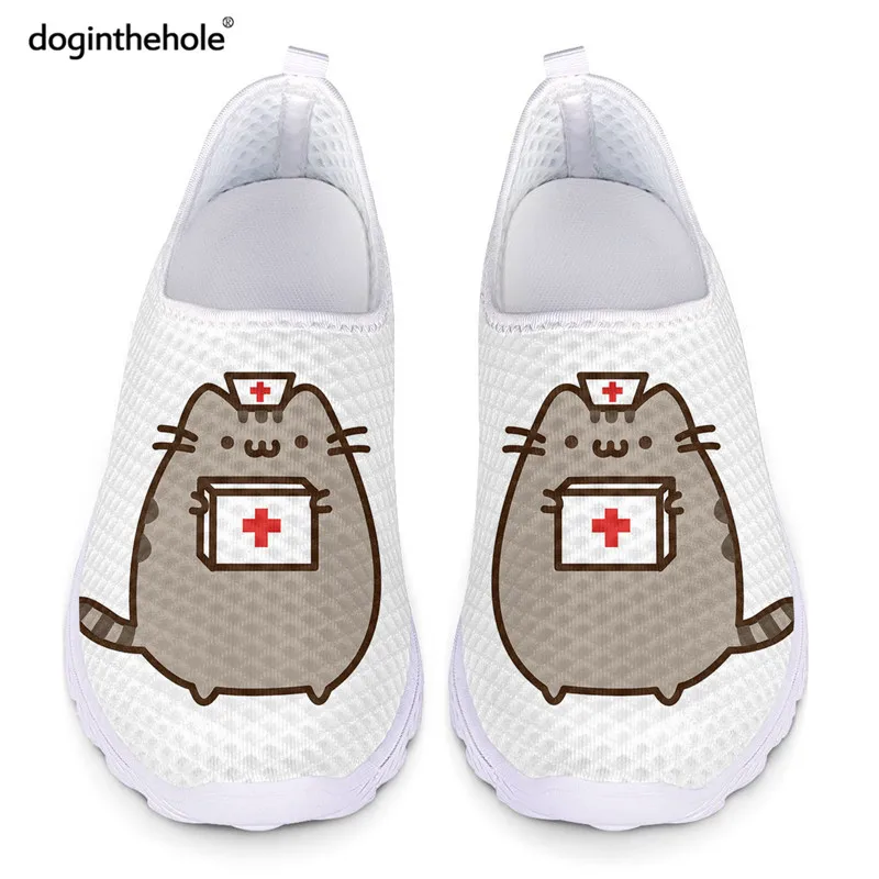 Doginthehole Женская мультяшная медсестринская обувь белая кавайная сетчатая плоская обувь с принтом котят для кормления Повседневная легкая обувь для женщин
Doginthehole Женская мультяшная медсестринская обувь белая кавайная сетчатая плоская обувь с принтом котят для кормления Повседневная легкая обувь для женщин