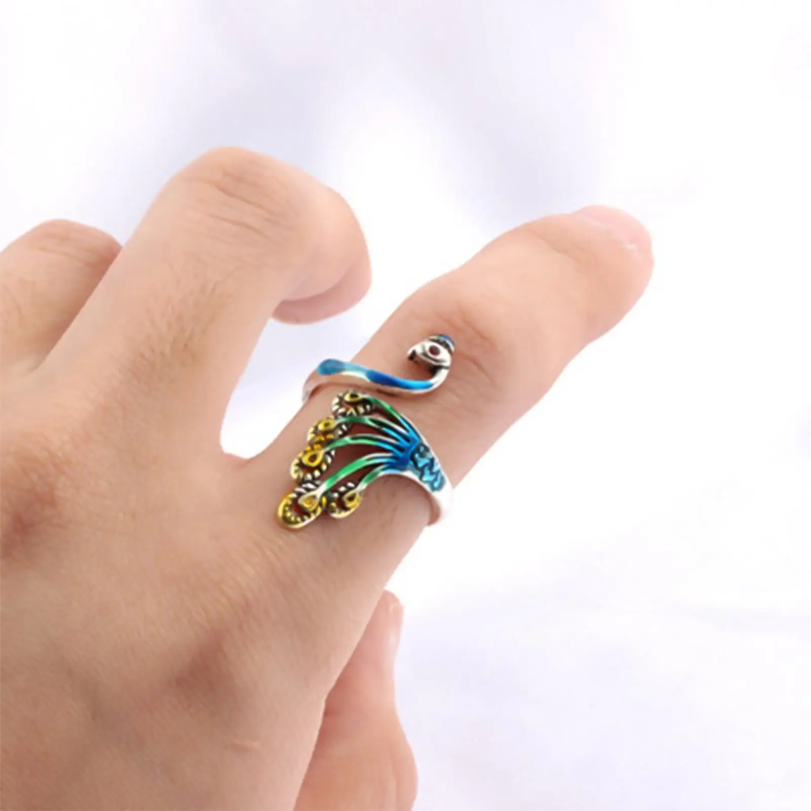 

Crochet Loop Peacock Design Adjustable Sewing Ring Wear Thimble Knitting Supplies for Household
