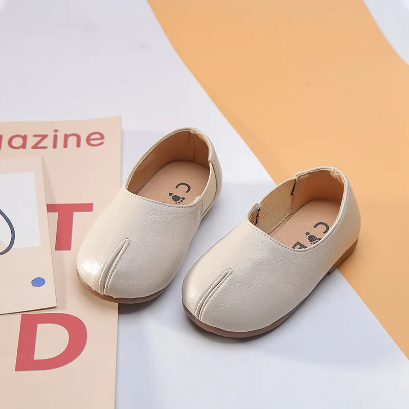 Children's Shoes
Children's Shoes