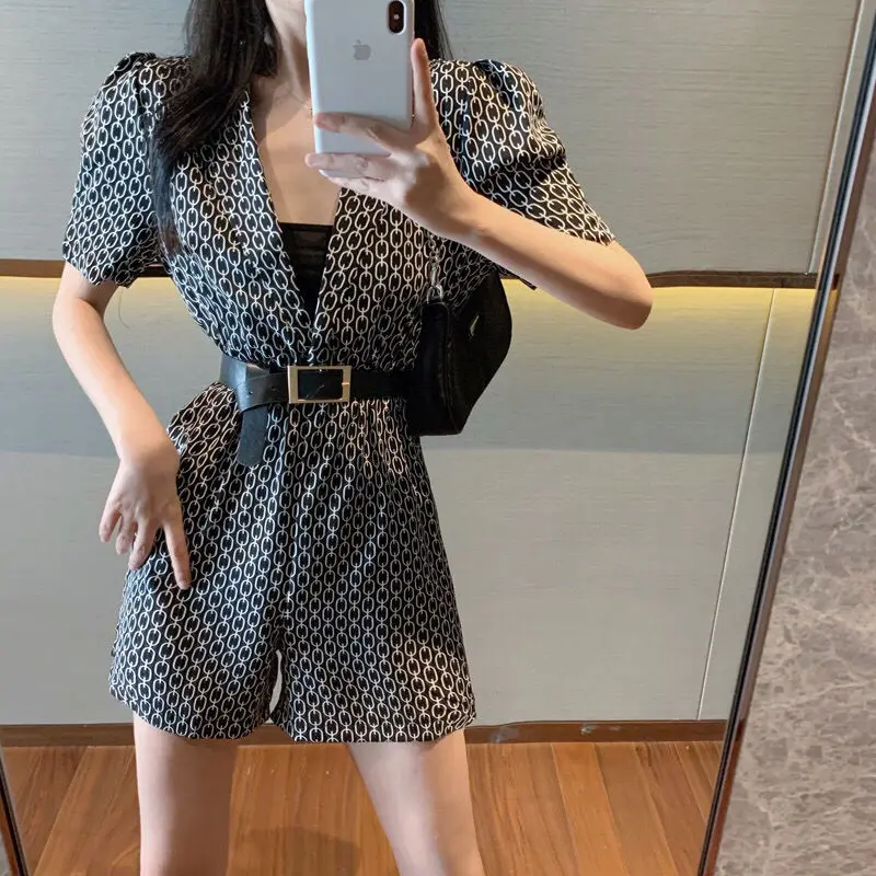 2021 spring and summer women's wear large casual one-piece shorts temperament suit collar bubble sleeve wide leg shorts
2021 spring and summer women's wear large casual one-piece shorts temperament suit collar bubble sleeve wide leg shorts