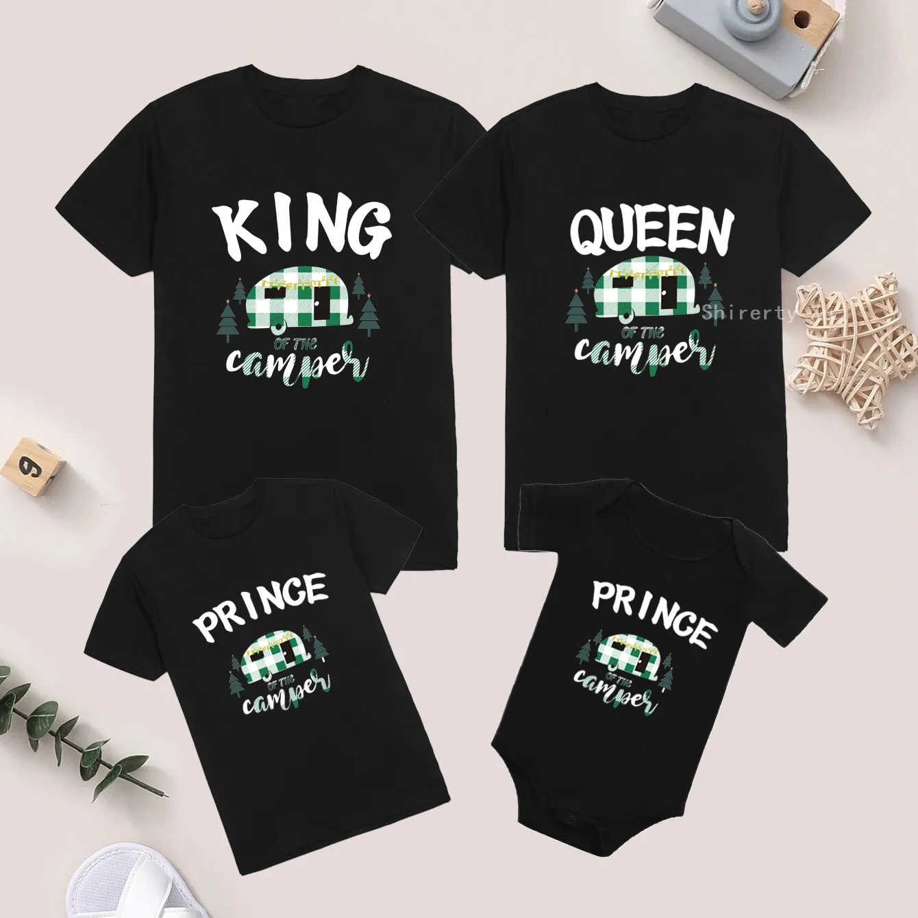 Рождественская клетчатая одежда для семьи, хлопковая футболка для матери, отца, ребенка, детский комбинезон, праздничные топы для вечеринок
Рождественская клетчатая одежда для семьи, хлопковая футболка для матери, отца, ребенка, детский комбинезон, праздничные топы для вечеринок