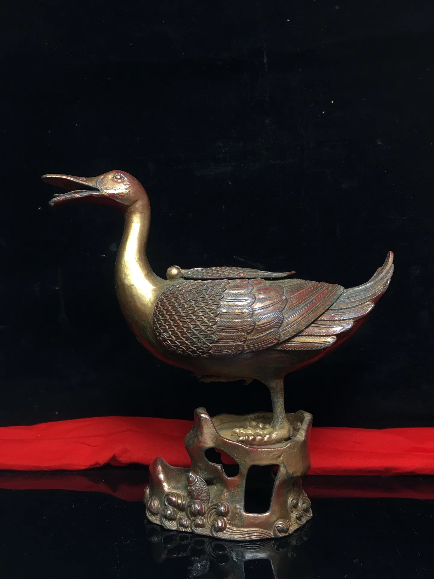 Home Decor 10"Tibet Buddhism Old Bronze Cinnabar Lacquer Duck statue Incense burner Town House Exorcism Ward off evil spirits
Home Decor 10"Tibet Buddhism Old Bronze Cinnabar Lacquer Duck statue Incense burner Town House Exorcism Ward off evil spirits