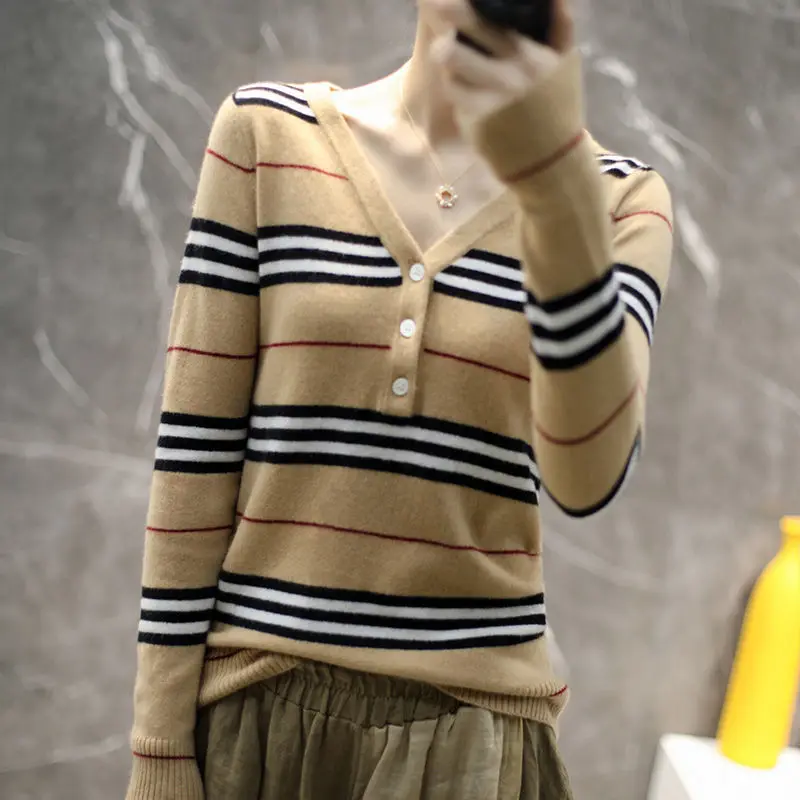 Autumn and winter new Korean slim half open collar button striped long sleeve knitted bottoming shirt top women 
Autumn and winter new Korean slim half open collar button striped long sleeve knitted bottoming shirt top women