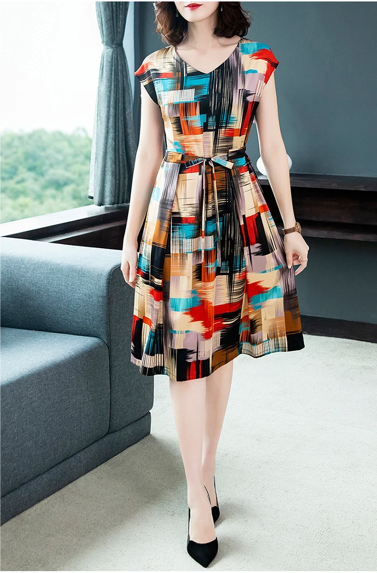 Chinese style banquet dress female V-neck summer popular mid-length casual dress slim temperament
Chinese style banquet dress female V-neck summer popular mid-length casual dress slim temperament