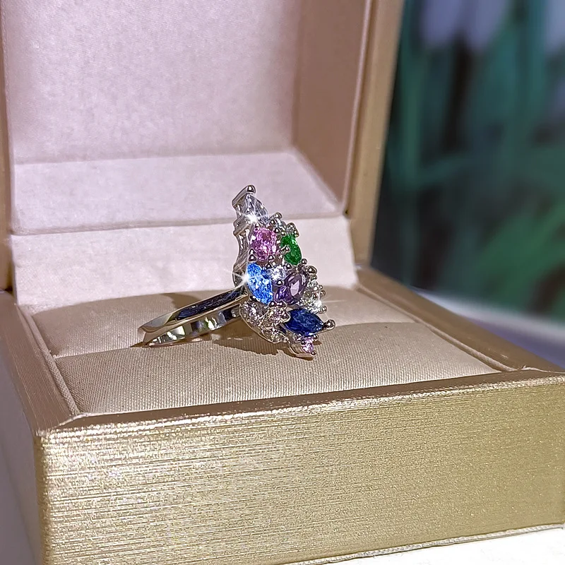 Luxury Female Water Drop Zircon Ring Charm Silver Color Wedding Rings For Women Dainty Rainbow Crystal Stone Engagement Ring
Luxury Female Water Drop Zircon Ring Charm Silver Color Wedding Rings For Women Dainty Rainbow Crystal Stone Engagement Ring