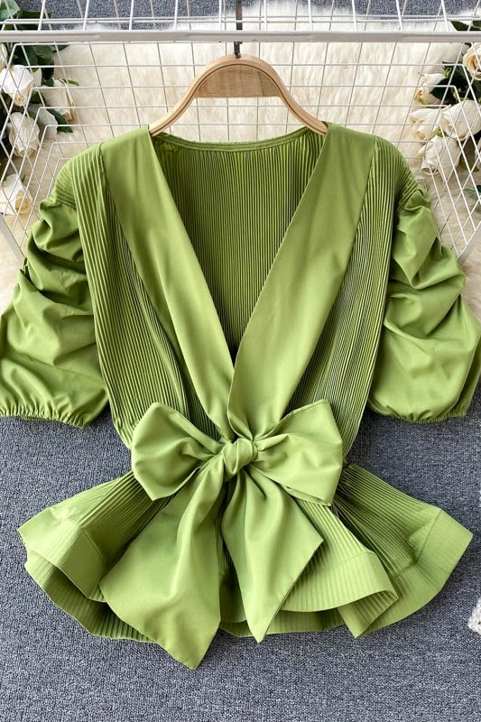 European and American style design niche folds puff sleeve tie waist three-dimensional lotus leaf swing shirt female summer
European and American style design niche folds puff sleeve tie waist three-dimensional lotus leaf swing shirt female summer