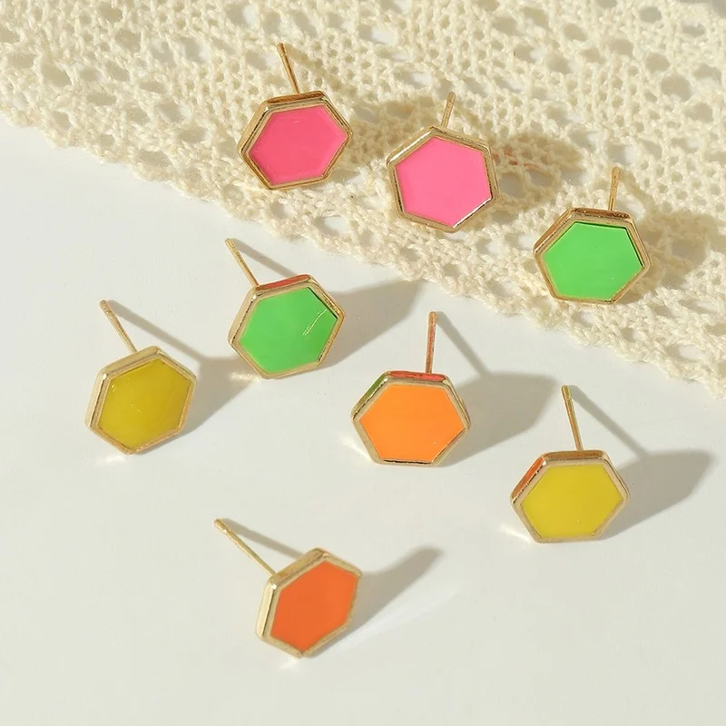 4 Pairs/set European and American Jewelry Fashion Trend Fluorescent Color Alloy Drip Hexagon Earrings Geometric Earrings
4 Pairs/set European and American Jewelry Fashion Trend Fluorescent Color Alloy Drip Hexagon Earrings Geometric Earrings