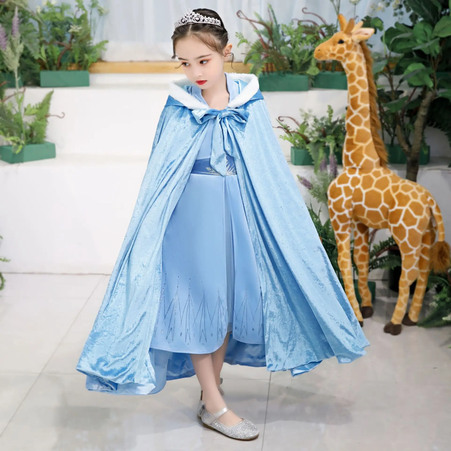 New Halloween Girls Snow Queen Costume For Children Dress Up Cosplay Long Dress With Long Cape Kids Snow Queen Dress
New Halloween Girls Snow Queen Costume For Children Dress Up Cosplay Long Dress With Long Cape Kids Snow Queen Dress