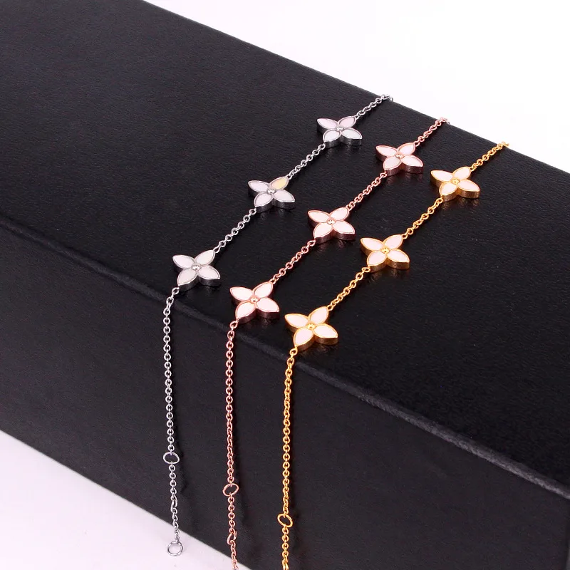 Temperament natural shell three small flower bracelet personality l diamond belt drill three flower hand jewelry
Temperament natural shell three small flower bracelet personality l diamond belt drill three flower hand jewelry