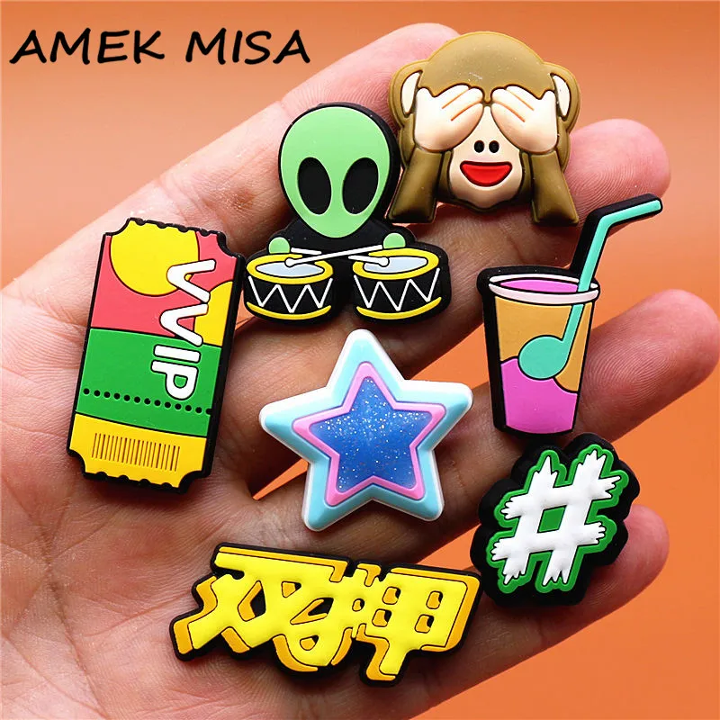 Luxury Music Star Shoe Charms Accessories Monkey VVIP Card Double Rhyme Shoe Buckle Decorations fit Kids X-mas Party Gifts U276
Luxury Music Star Shoe Charms Accessories Monkey VVIP Card Double Rhyme Shoe Buckle Decorations fit Kids X-mas Party Gifts U276