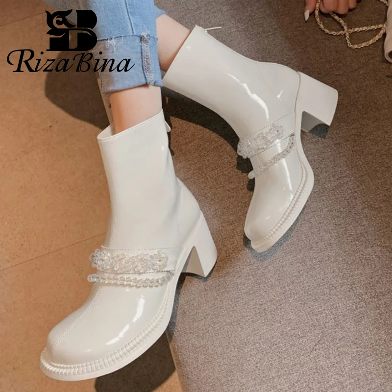 RIZABINA 2022 Fashion Women Short Boots Thick High Heels Crystal Chains Party Club Ins Winter Autumn Female Footwear Size 33-40
RIZABINA 2022 Fashion Women Short Boots Thick High Heels Crystal Chains Party Club Ins Winter Autumn Female Footwear Size 33-40