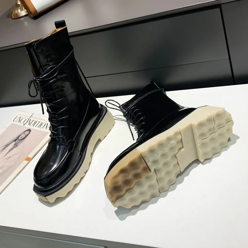 Italy gujia off, 8-inch long tube Martin boots, English lace up, 2022 new leather boots, top quality counter box and dust bag
Italy gujia off, 8-inch long tube Martin boots, English lace up, 2022 new leather boots, top quality counter box and dust bag