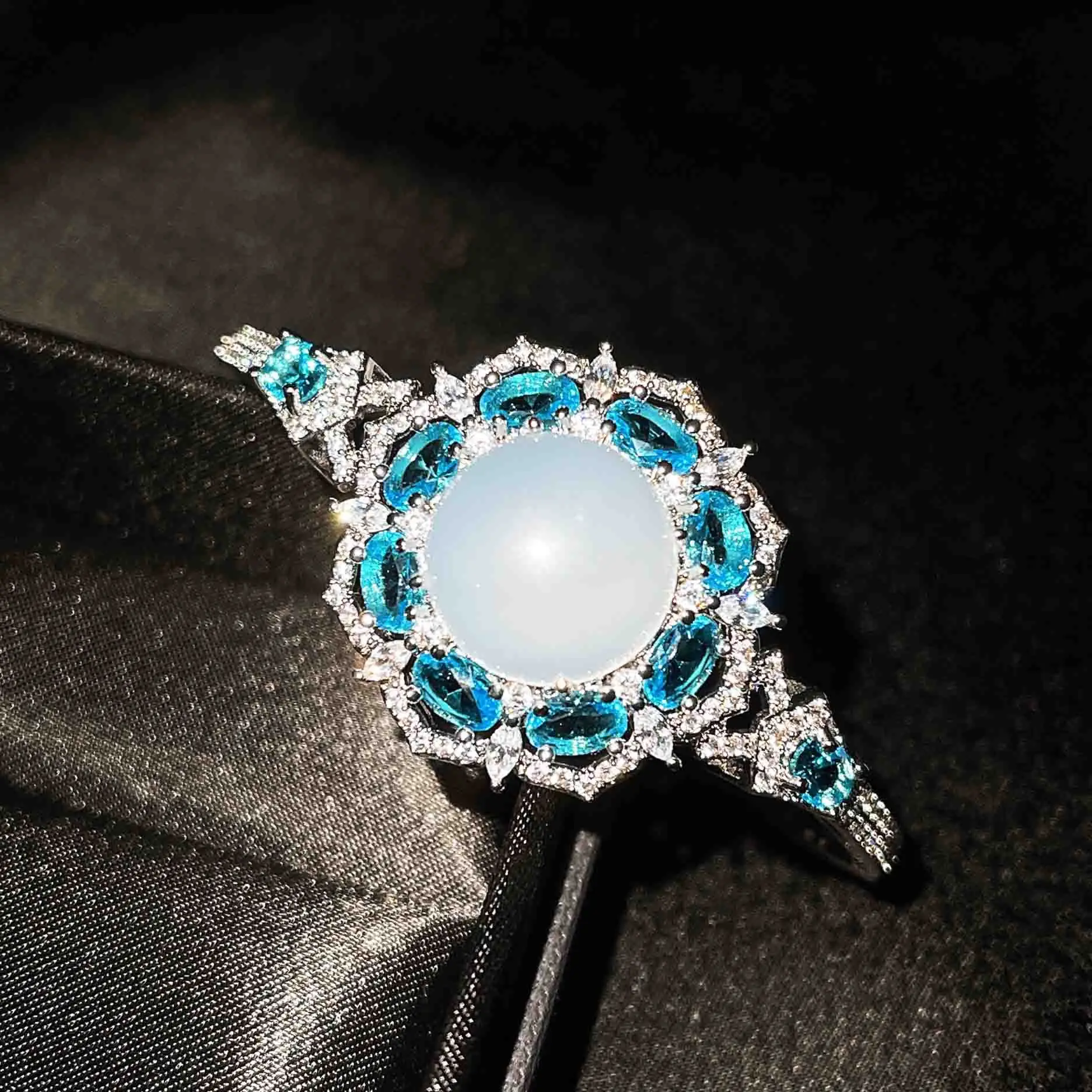 QTT Retro Finger Ring Female White Round Gemstone Blue Crystal Rings For Women 925 Sterling Silver Wedding Bands Jewelry
QTT Retro Finger Ring Female White Round Gemstone Blue Crystal Rings For Women 925 Sterling Silver Wedding Bands Jewelry