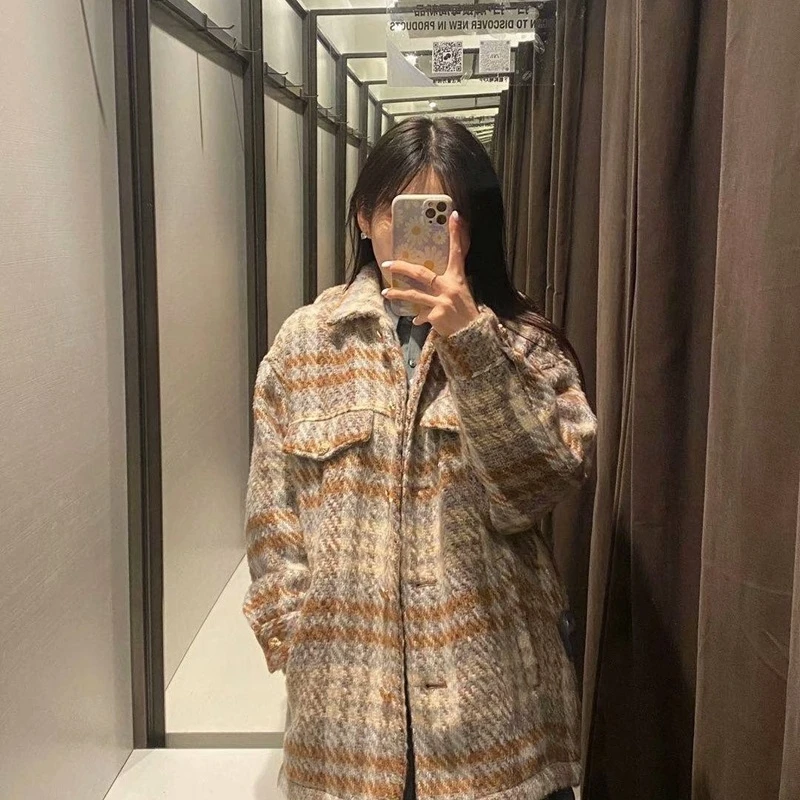 YOSIBCD Women 2021 Fashion With Metal Button Oversized Check Jacket Coat Vintage Long Sleeve Pockets Female Outerwear Chic Tops
YOSIBCD Women 2021 Fashion With Metal Button Oversized Check Jacket Coat Vintage Long Sleeve Pockets Female Outerwear Chic Tops