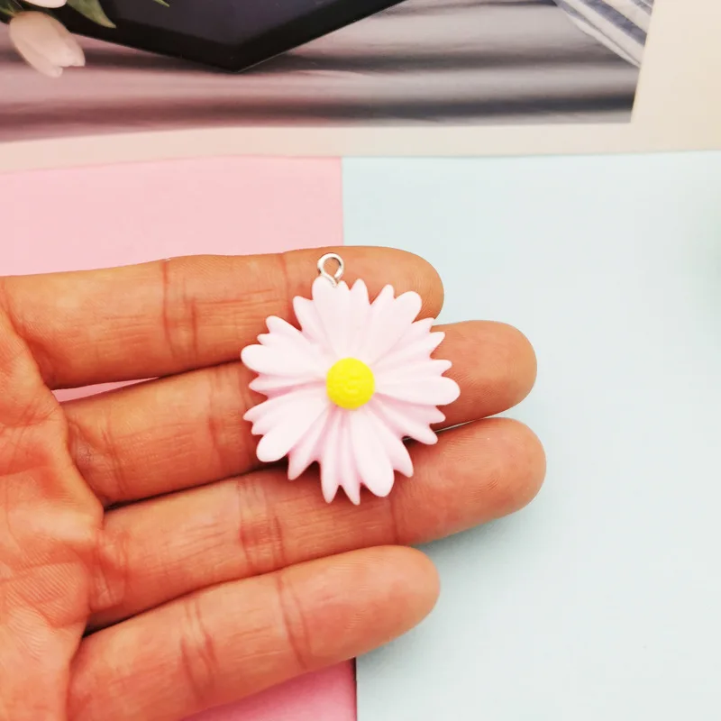Resin flower DIY jewelry accessories fashion small fresh Daisy sunflower mobile phone beauty materials hair accessories
Resin flower DIY jewelry accessories fashion small fresh Daisy sunflower mobile phone beauty materials hair accessories