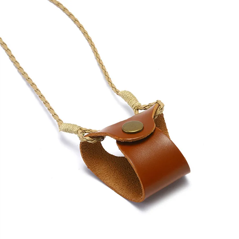 2021 New Fashion Hanging neck Clip Glasses Bags Women Man Portable Case Leather Glasses lanyard Cute Protection Cover
2021 New Fashion Hanging neck Clip Glasses Bags Women Man Portable Case Leather Glasses lanyard Cute Protection Cover