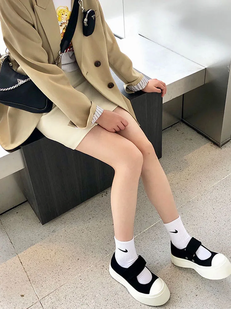 2021 New Thick Bottom Platform White Leather Shoes Big Fat Spring Autumn Brand Shoes Retro Velcro Mary Jane Women Casual Shoes
2021 New Thick Bottom Platform White Leather Shoes Big Fat Spring Autumn Brand Shoes Retro Velcro Mary Jane Women Casual Shoes