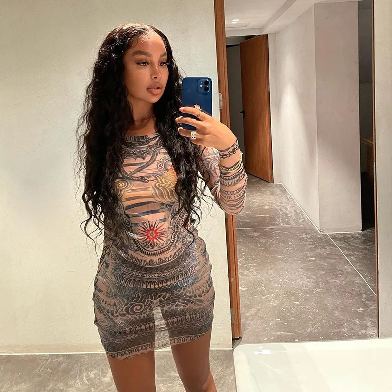 The new fall 2021 women's fashion round neck, long sleeves, printed sexy mesh see-through dress with hips dress party dress
The new fall 2021 women's fashion round neck, long sleeves, printed sexy mesh see-through dress with hips dress party dress