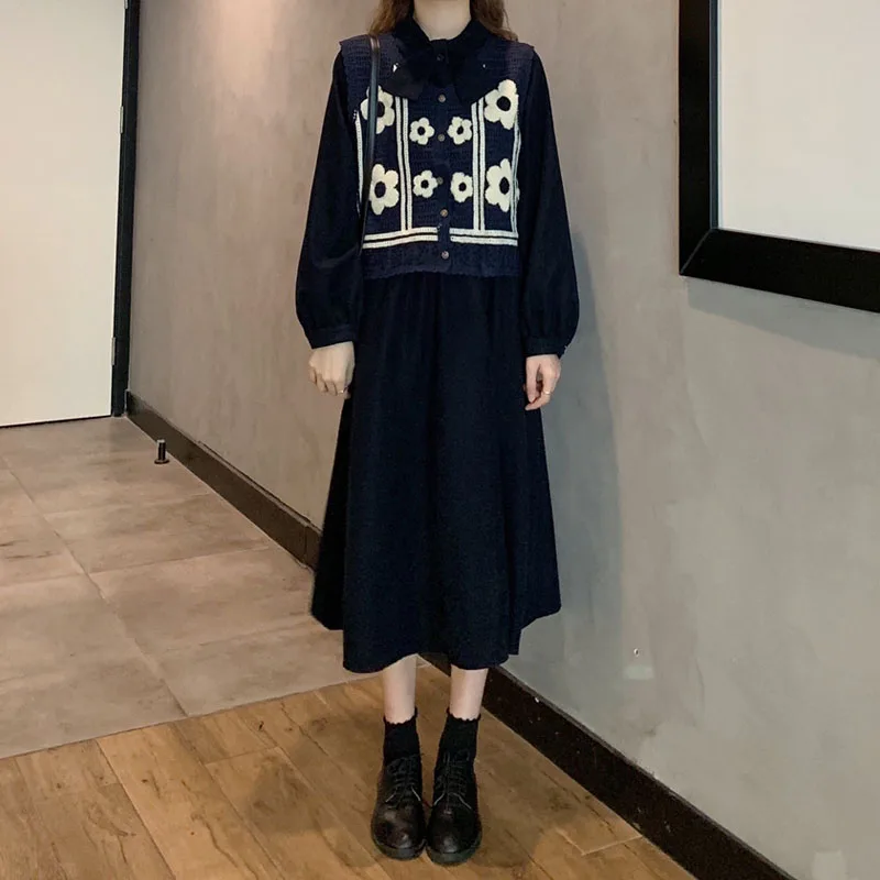 Knitted Vest Cardigan Female V-Neck Sleeveless Korea Chic Women Sweet Fashion Floral Hollow Out Tops Spring 2021
Knitted Vest Cardigan Female V-Neck Sleeveless Korea Chic Women Sweet Fashion Floral Hollow Out Tops Spring 2021