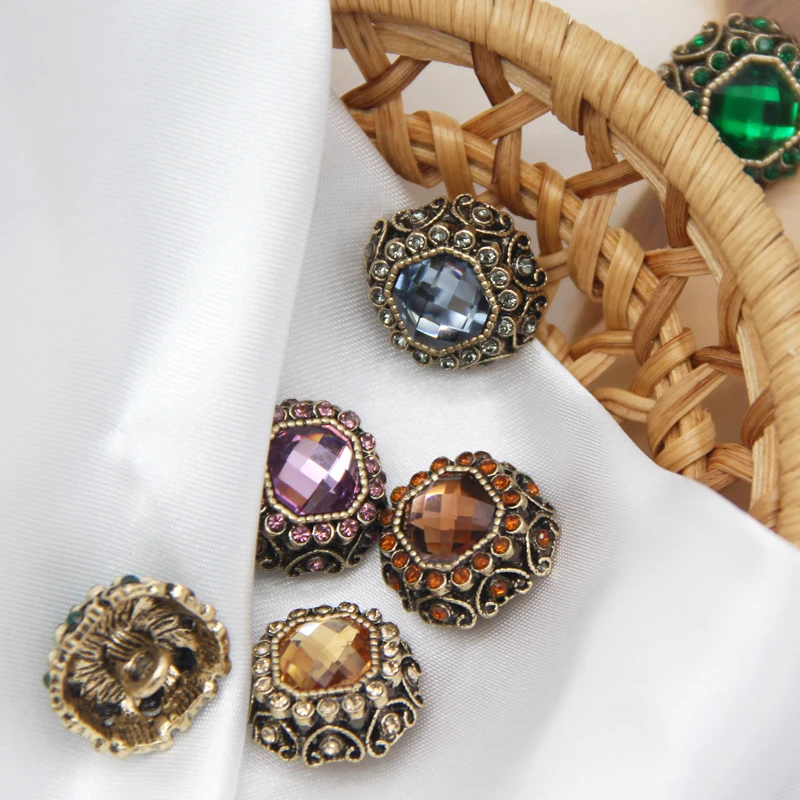 4pcs Vintage Rhinestones Metal Women Dress Coat Buttons For Clothing Gorgeous Sweaters Cardigan Sewing DIY Accessories Wholesale
4pcs Vintage Rhinestones Metal Women Dress Coat Buttons For Clothing Gorgeous Sweaters Cardigan Sewing DIY Accessories Wholesale