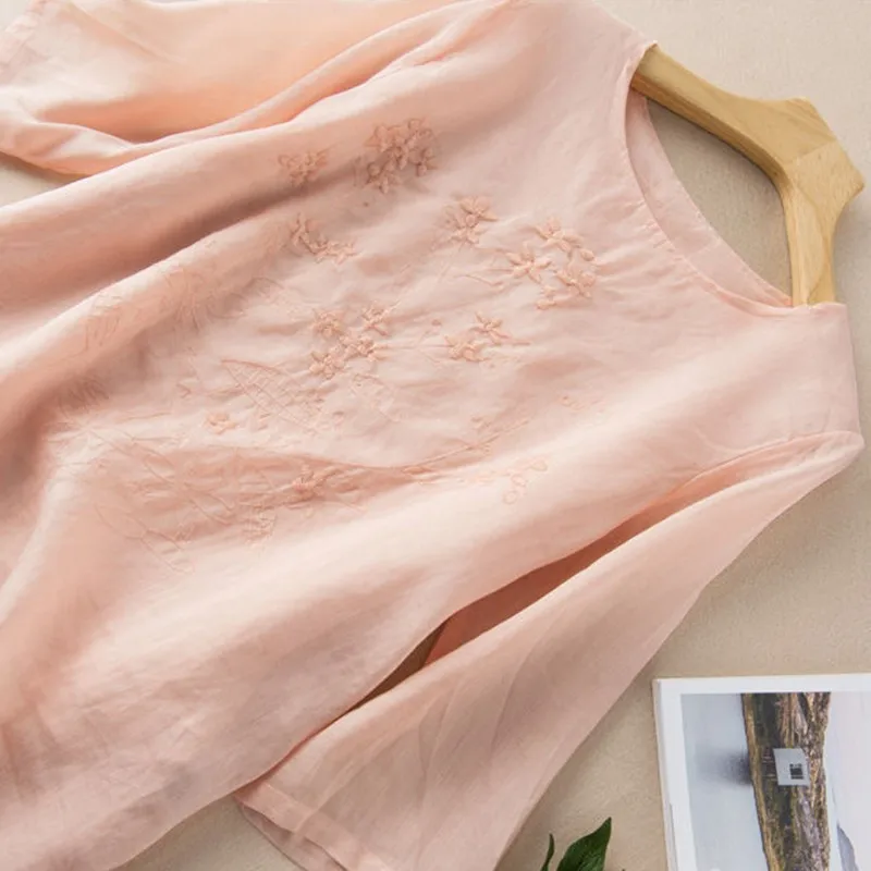 High Quality Cotton T-shirt Women Summer Casual Tops New 2020 Korean Style Vintage Floral Embroidery Female Tee Shirts P1151
High Quality Cotton T-shirt Women Summer Casual Tops New 2020 Korean Style Vintage Floral Embroidery Female Tee Shirts P1151