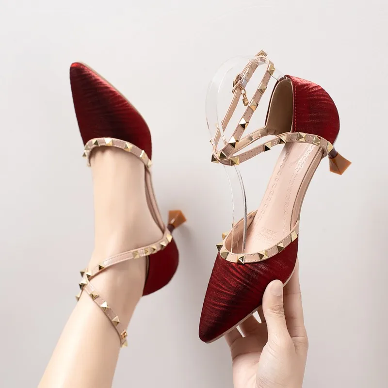 2021 Hot Womens Shoes Summer Luxury Ladies Pumps Fashion Plataforma Casual Rivets Sexy Bling High Heels
2021 Hot Womens Shoes Summer Luxury Ladies Pumps Fashion Plataforma Casual Rivets Sexy Bling High Heels